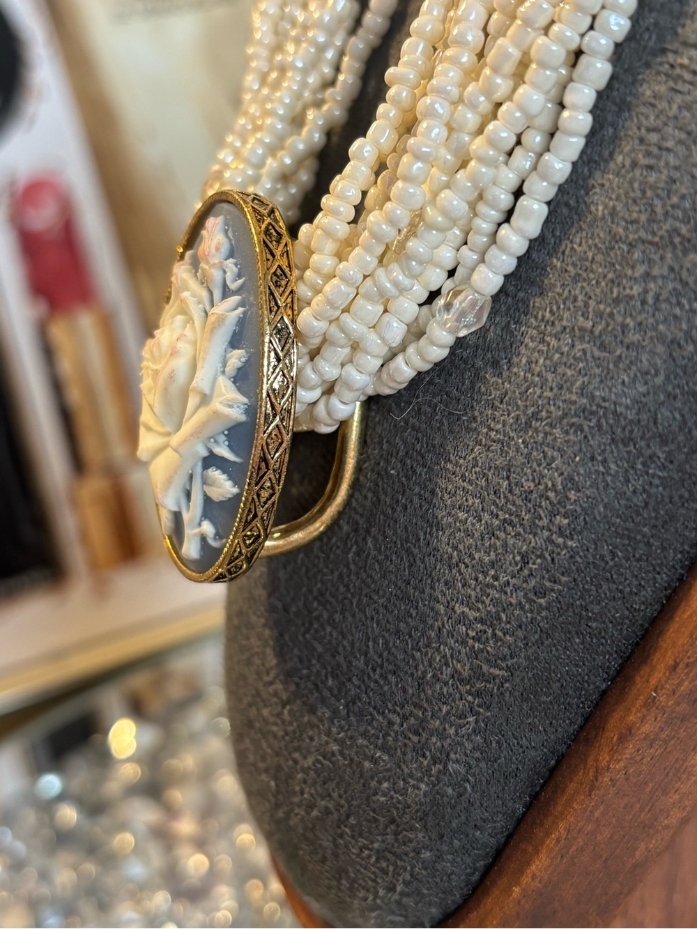 Avon vintage multi-strand seed bead and rose cameo necklace - Picture 3 of 12